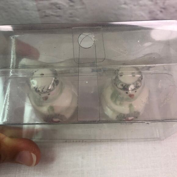 Snowman Winter Christmas Mini Ceramic Hand Painted Salt and Pepper Shaker Set - Picture 6 of 8